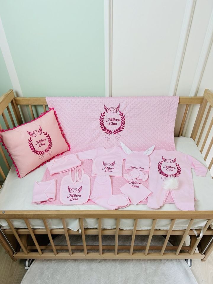 Nakışlı Pembe Kanatlı Desen Hastane Çıkış Seti Yastıklı Tam Set