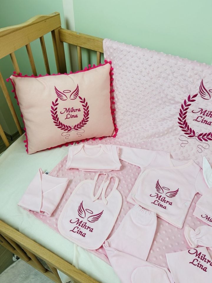 Nakışlı Pembe Kanatlı Desen Hastane Çıkış Seti Yastıklı Tam Set