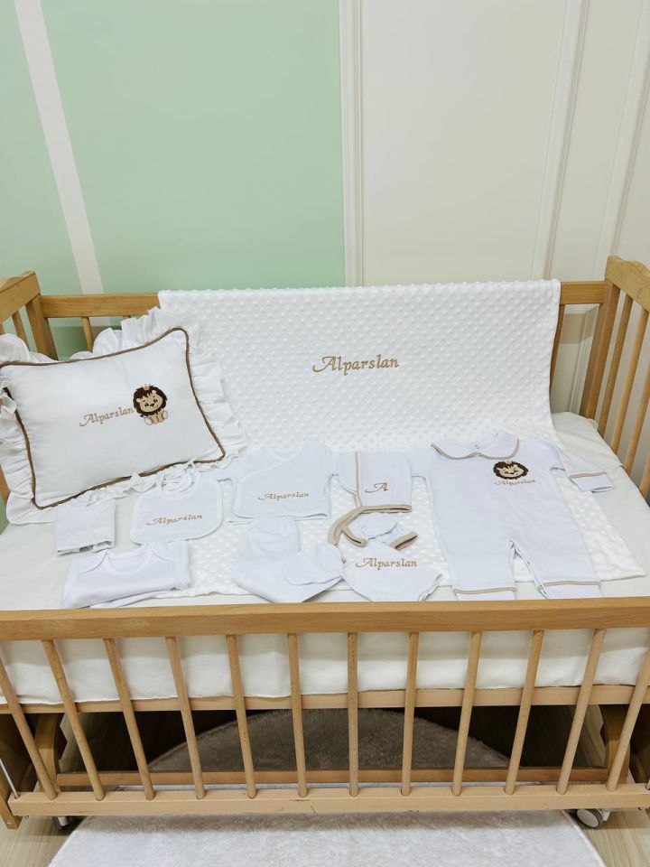 İsme Özel Aslan Desen Nakışlı Hastane Çıkış Seti