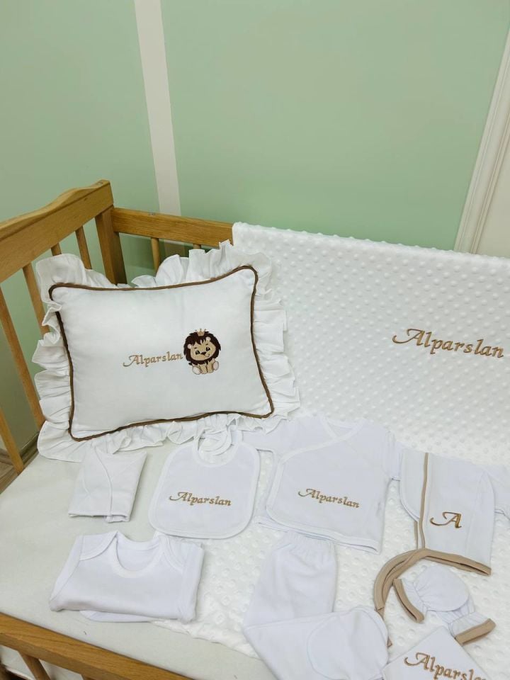 İsme Özel Aslan Desen Nakışlı Hastane Çıkış Seti