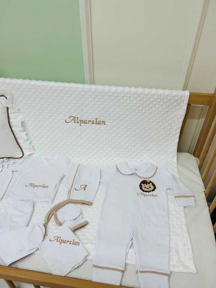 İsme Özel Aslan Desen Nakışlı Hastane Çıkış Seti