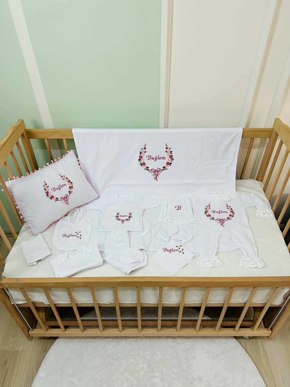 Dantelli Çiçek Desen Nakışlı Hastane Çıkış Seti