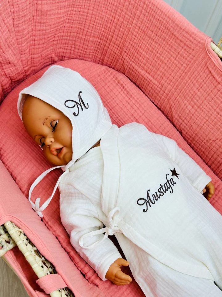 4 Katlı Müslin İsimli Hastane Çıkışı Zıbın Pijama ve Şapka