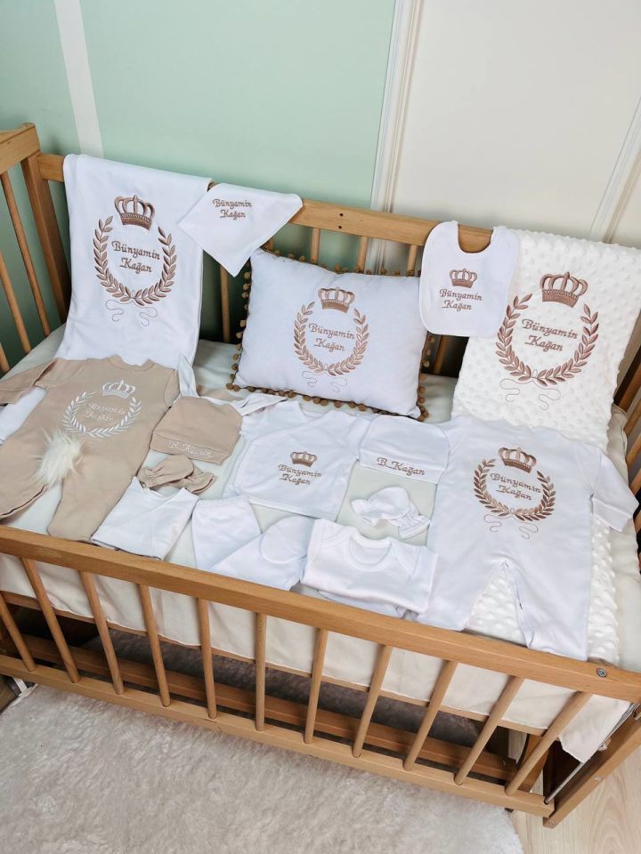 Nakışlı Kahverengi Taç Desenli 15 Parça Hastane Çıkış Seti