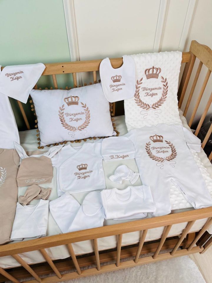 Nakışlı Kahverengi Taç Desenli 15 Parça Hastane Çıkış Seti