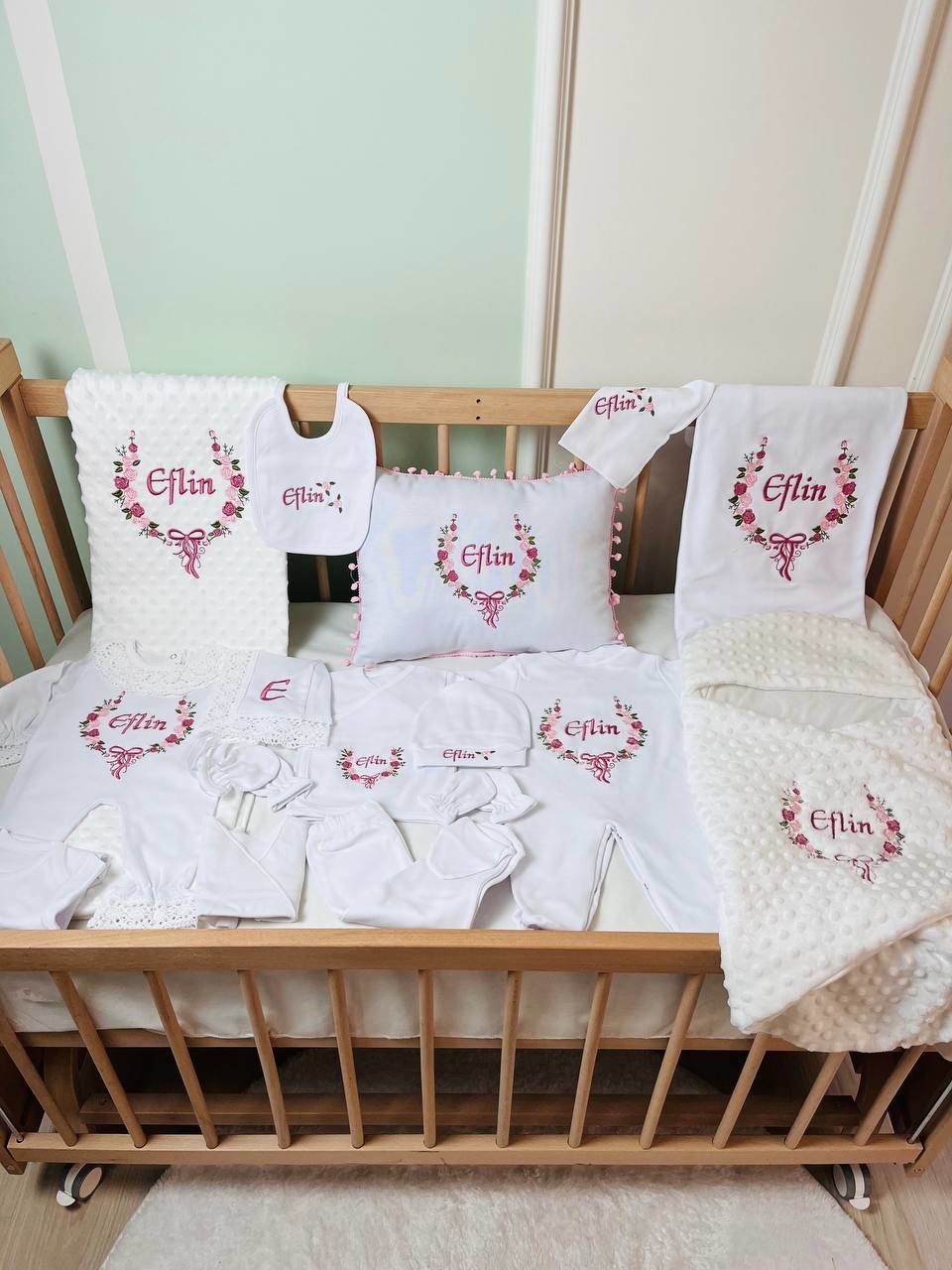 Nakışlı Beyaz Pembe 16 Parça Hastane Çıkış Seti
