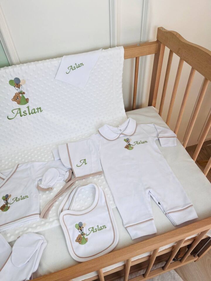 İsme Özel Tamamı Biyeli Nakışlı Hastane Çıkış Seti