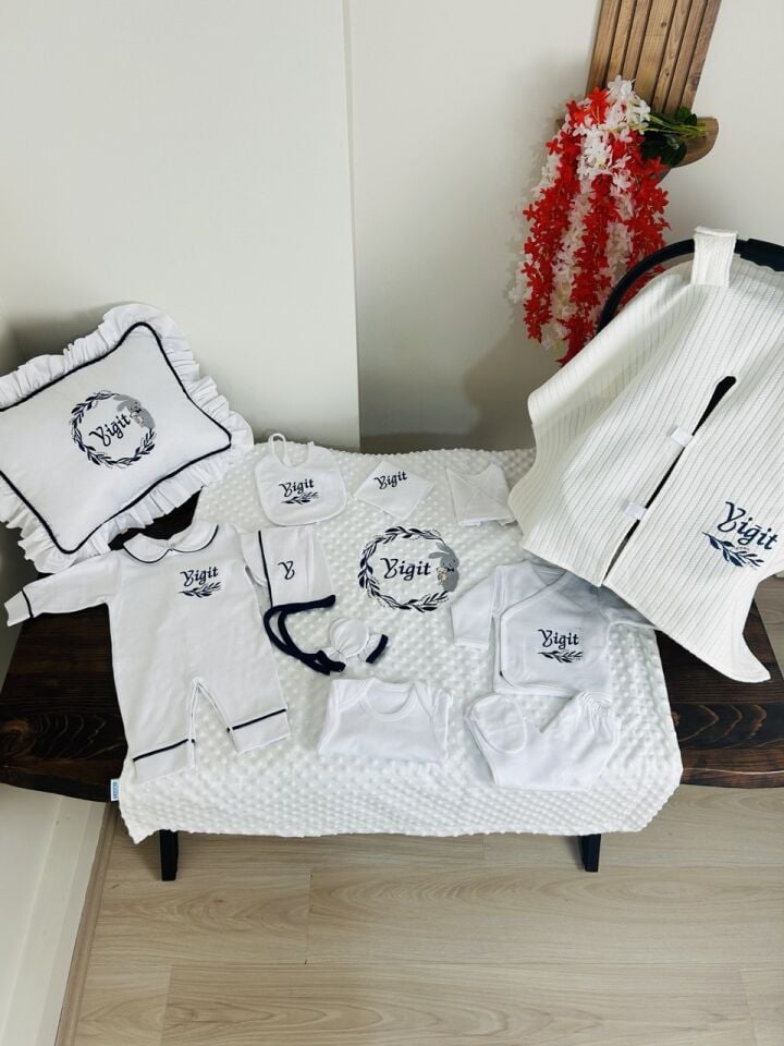 İsme Özel Taç Desen Nakışlı Hastane Çıkış Seti Ve Puset Ötrüsü