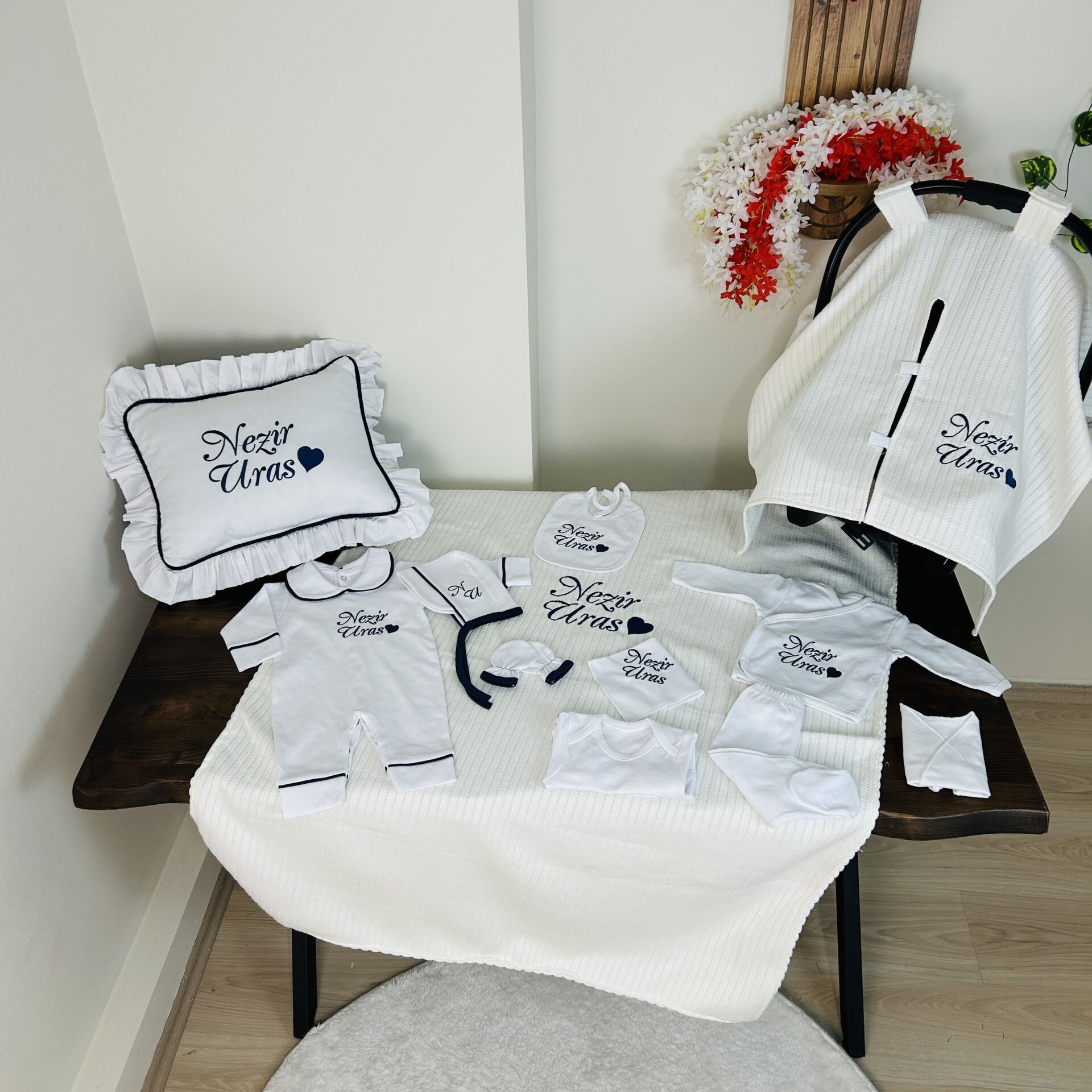 İsme Özel Kalp Desen Nakışlı Hastane Çıkış Seti Ve Puset Örtüsü