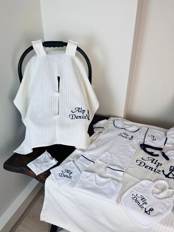 İsme Özel Desen Nakışlı Hastane Çıkış Seti Ve Puset Örtüsü