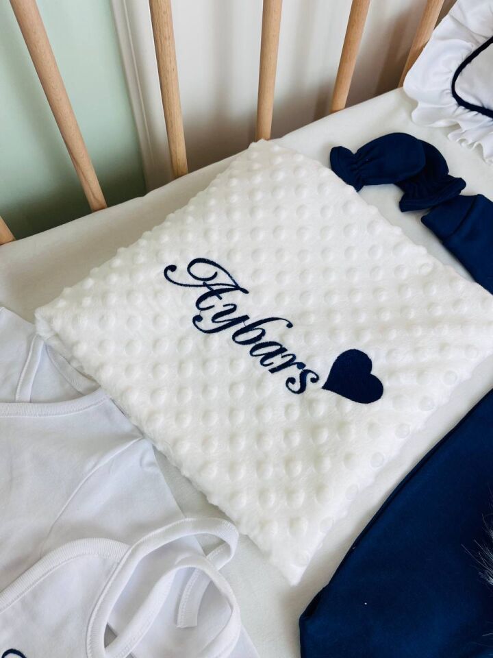 Nakışlı Beyaz Lacivert Hastane Çıkış Seti Yastıklı Ve Puset Örtüsü