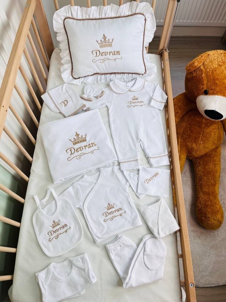 İsme Özel Taç Desen Nakışlı Hastane Çıkış Seti Ve Puset Örtüsü