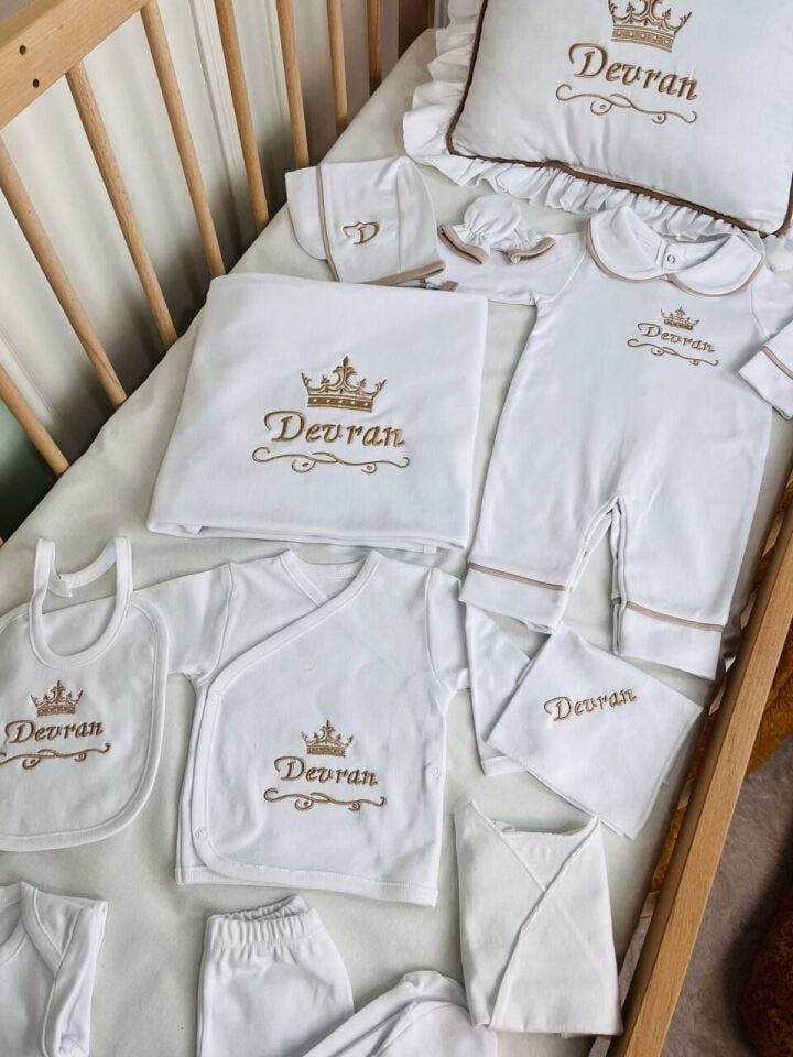 İsme Özel Taç Desen Nakışlı Hastane Çıkış Seti Ve Puset Örtüsü