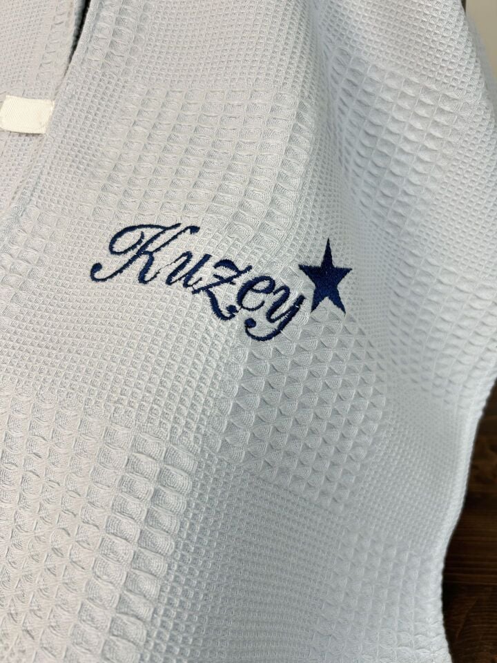 İsimli Puset Örtüsü Nakış İşlemeli %100 Pamuk Çok Amaçlı Waffle Pike Kumaş