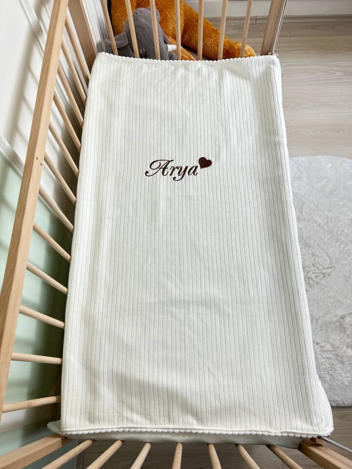 Nakışlı İsimli Örgü Desen Bebek Pikesi %100 Pamuk Bebek Battaniyesi