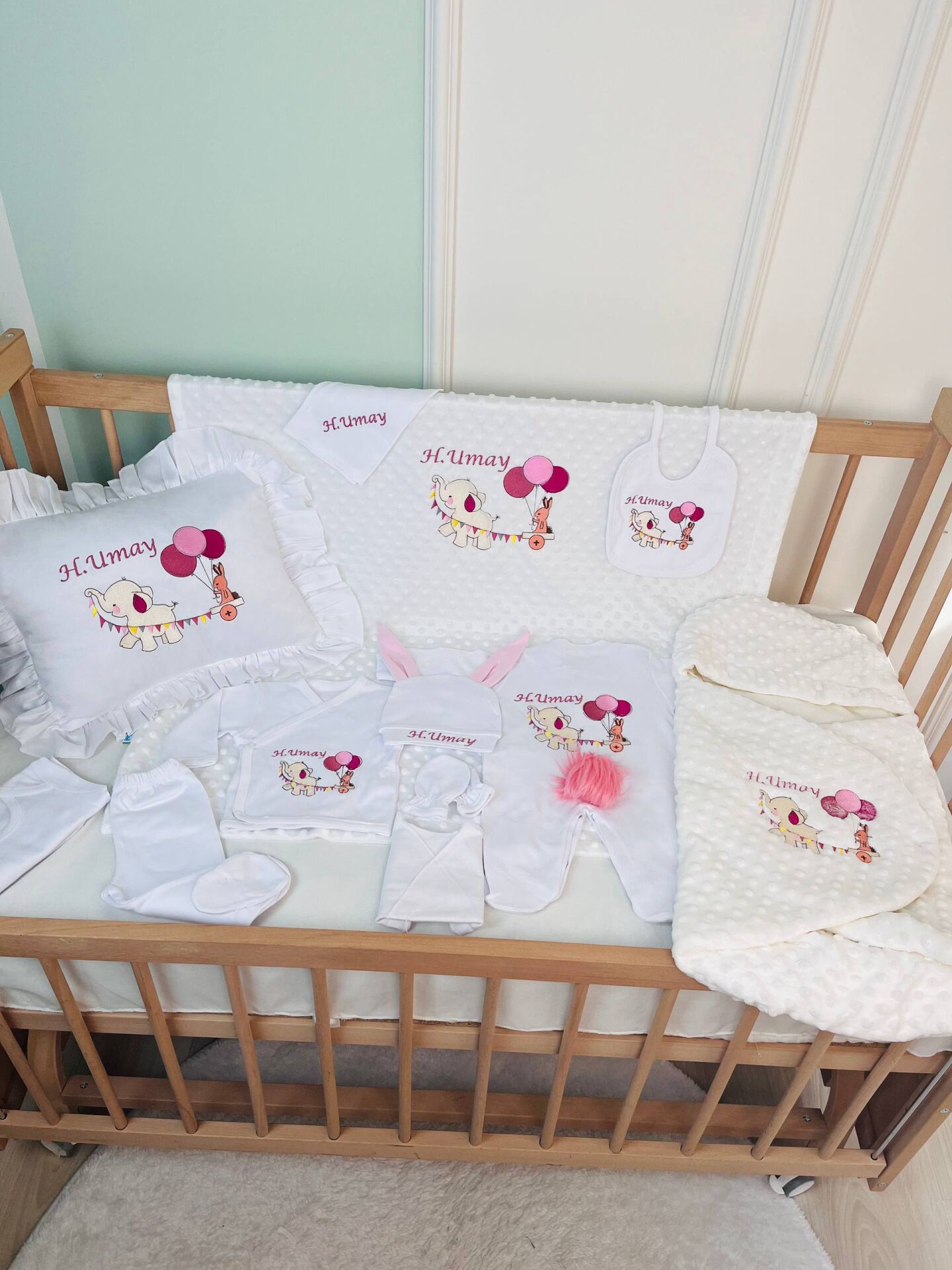 İsme Özel Filli Ve Tavşan Nakışlı Hastane Çıkışı