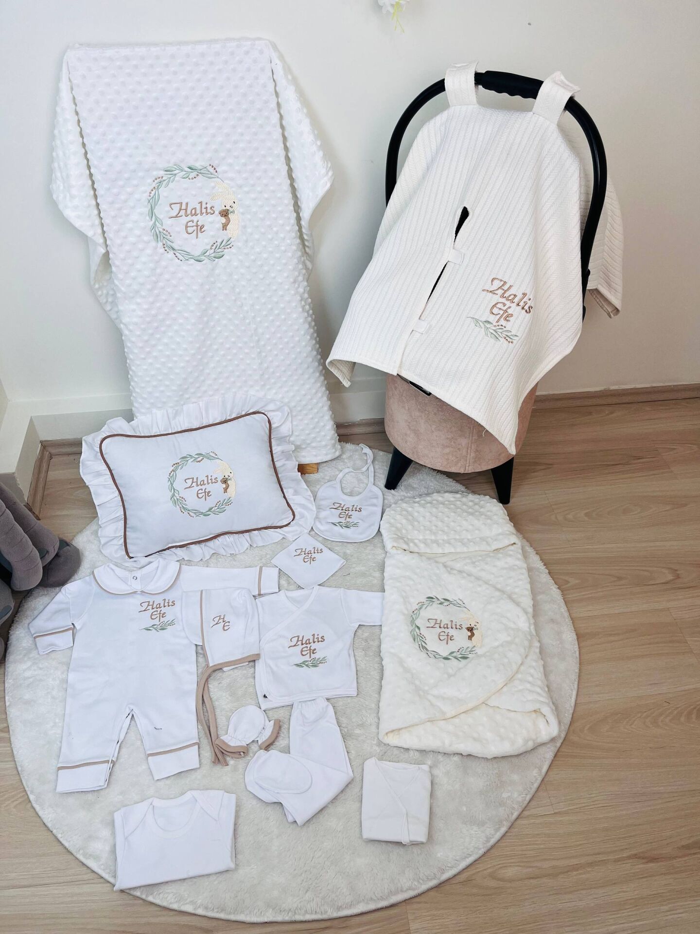 İsme Özel Desen Nakışlı Hastane Çıkış Seti Kundak Ve Puset Örtüsü