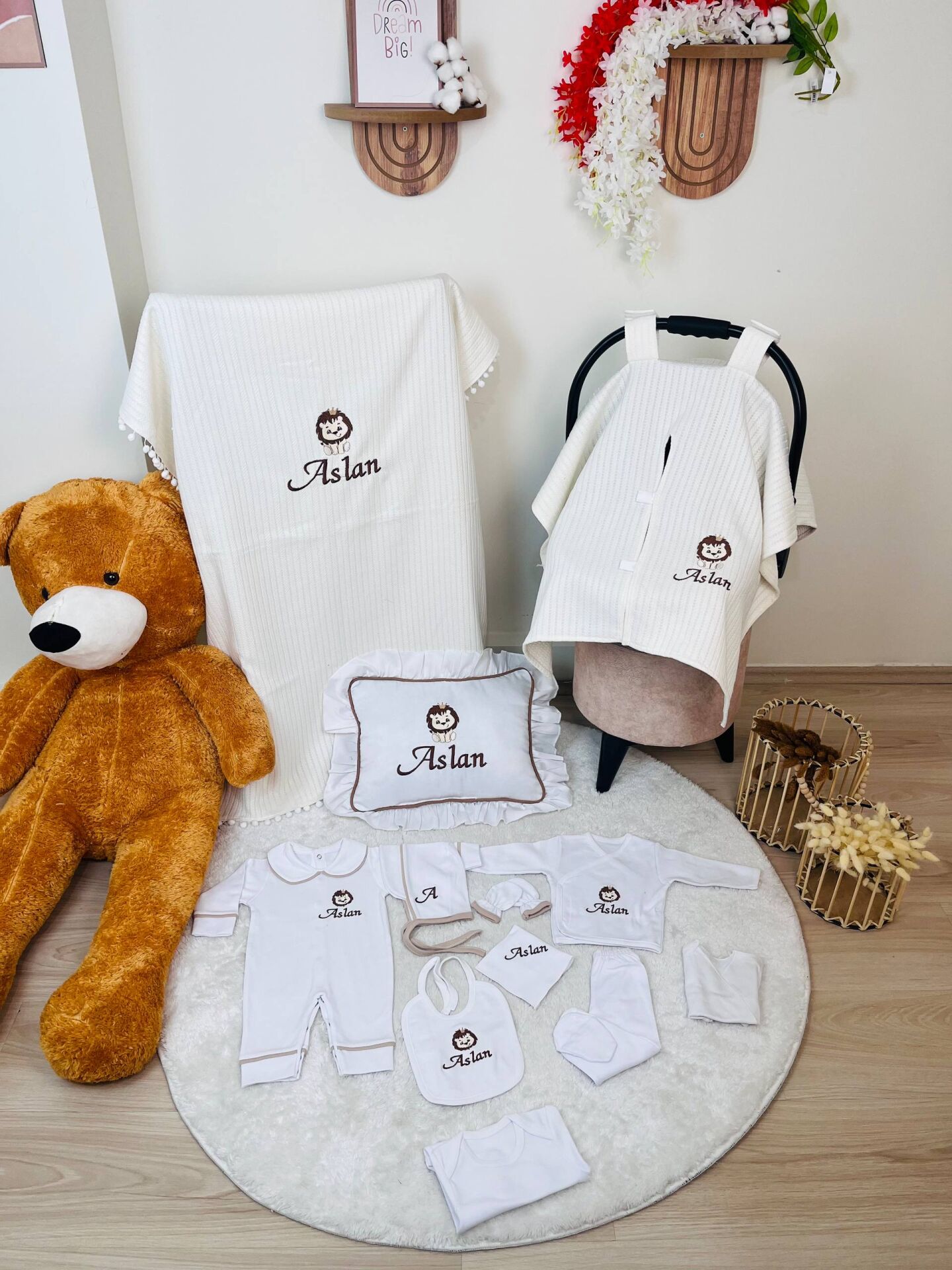 İsme Özel Desen Nakışlı Hastane Çıkış Seti Ve Puset Örtüsü