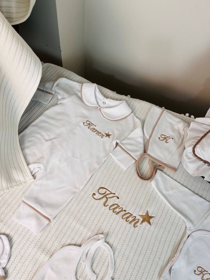 İsme Özel Desen Nakışlı Hastane Çıkış Seti Ve Puset Örtüsü