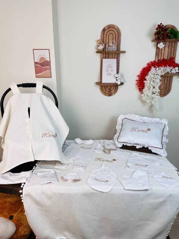 İsme Özel Desen Nakışlı Hastane Çıkış Seti Ve Puset Örtüsü