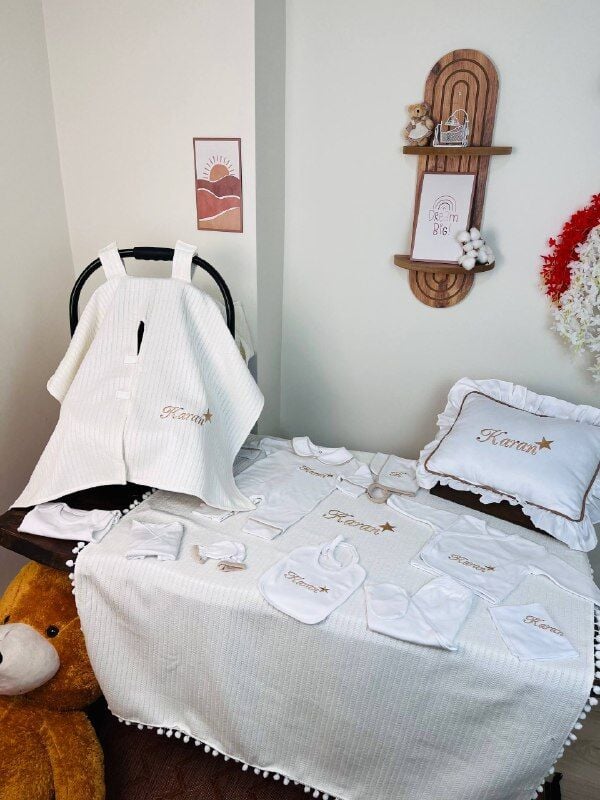 İsme Özel Desen Nakışlı Hastane Çıkış Seti Ve Puset Örtüsü