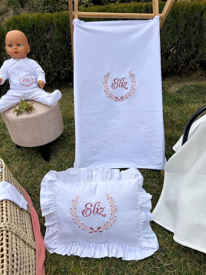 İsme Özel Desen Nakışlı Hastane Çıkış Seti Ve Puset Örtüsü
