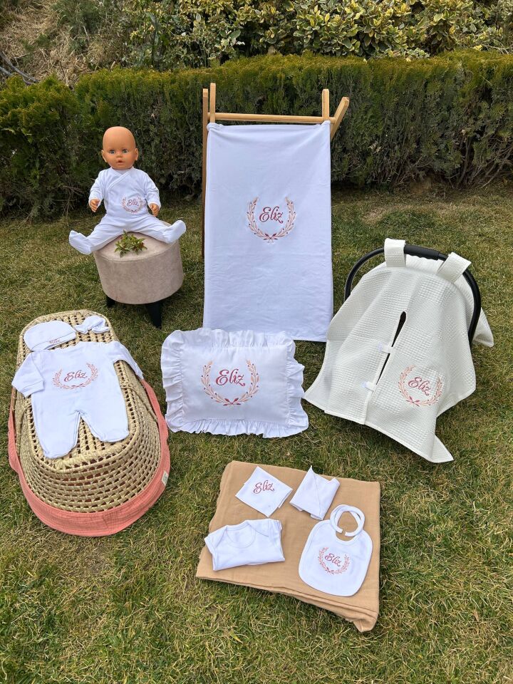 İsme Özel Desen Nakışlı Hastane Çıkış Seti Ve Puset Örtüsü