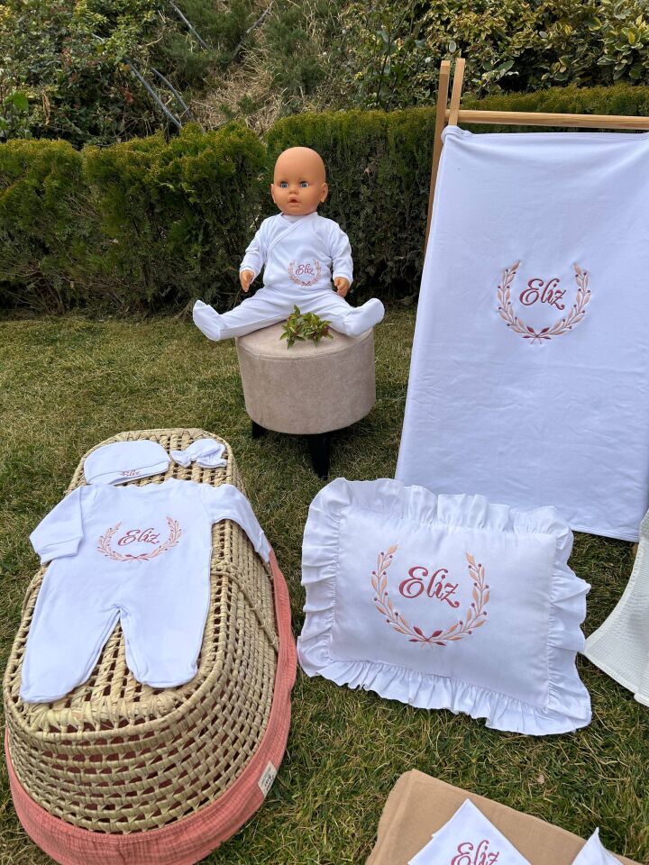 İsme Özel Desen Nakışlı Hastane Çıkış Seti Ve Puset Örtüsü