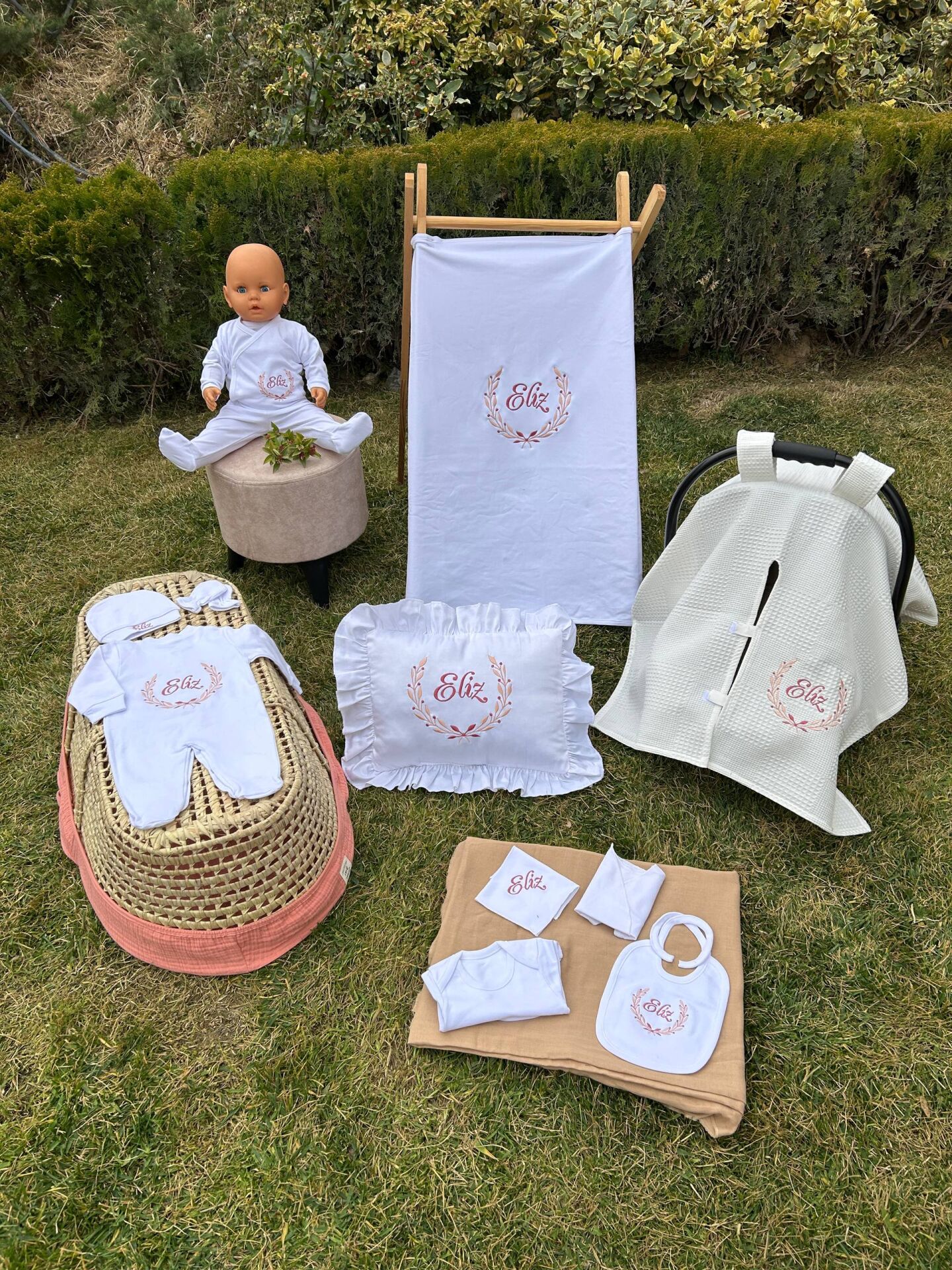 İsme Özel Desen Nakışlı Hastane Çıkış Seti Ve Puset Örtüsü