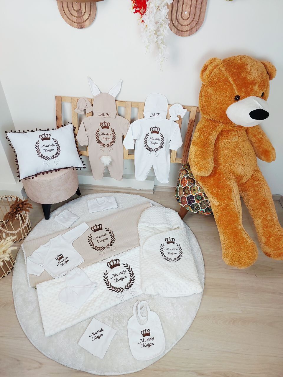 Nakışlı Beyaz Kahverengi Taçlı 16 Parça Hastane Çıkış Seti