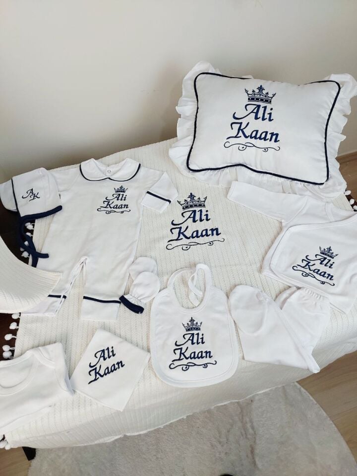 İsme Özel Taç Desen Nakışlı Hastane Çıkış Seti Ve Puset Örtüsü