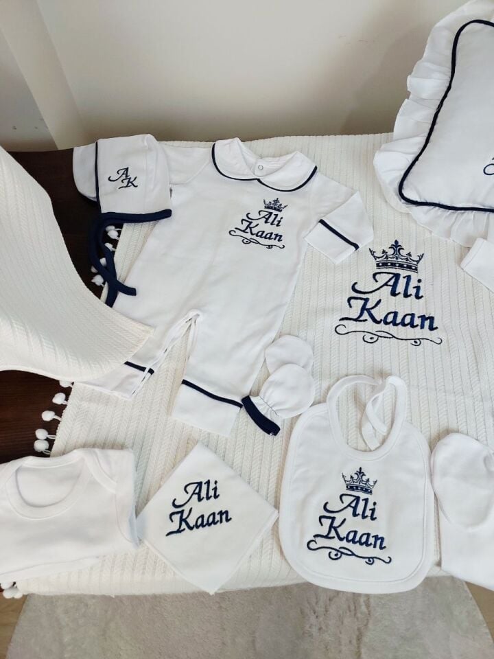 İsme Özel Taç Desen Nakışlı Hastane Çıkış Seti Ve Puset Örtüsü