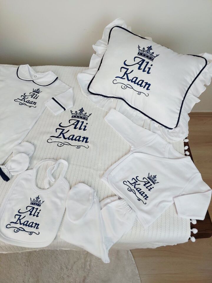 İsme Özel Taç Desen Nakışlı Hastane Çıkış Seti Ve Puset Örtüsü