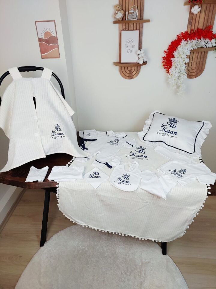 İsme Özel Taç Desen Nakışlı Hastane Çıkış Seti Ve Puset Örtüsü