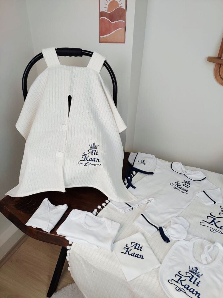 İsme Özel Taç Desen Nakışlı Hastane Çıkış Seti Ve Puset Örtüsü