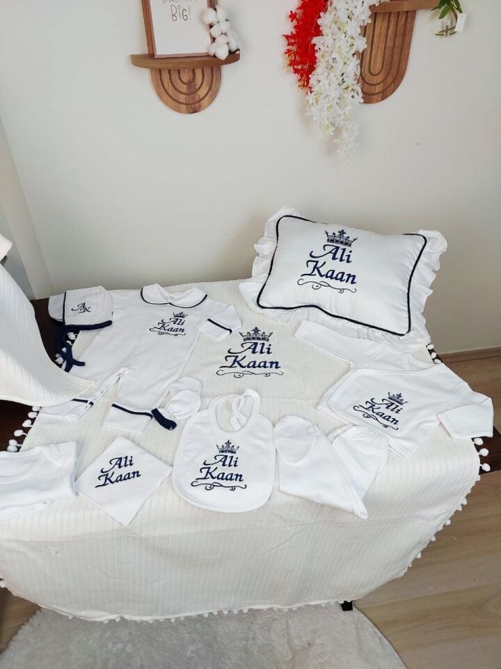 İsme Özel Taç Desen Nakışlı Hastane Çıkış Seti Ve Puset Örtüsü