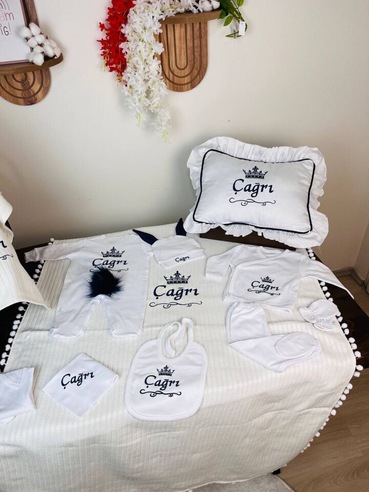 İsme Özel Taç Desen Nakışlı Hastane Çıkış Seti Ve Puset Örtüsü