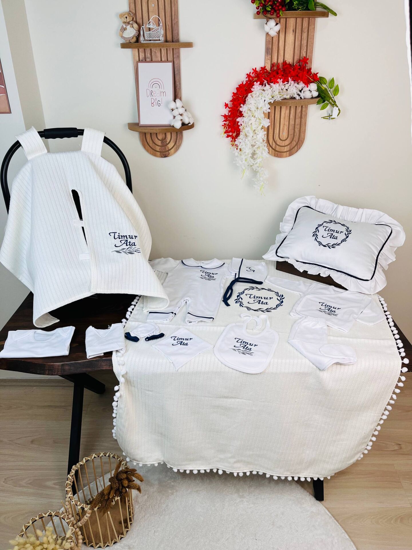 İsme Özel Desen Nakışlı Hastane Çıkış Seti Ve Puset Örtüsü