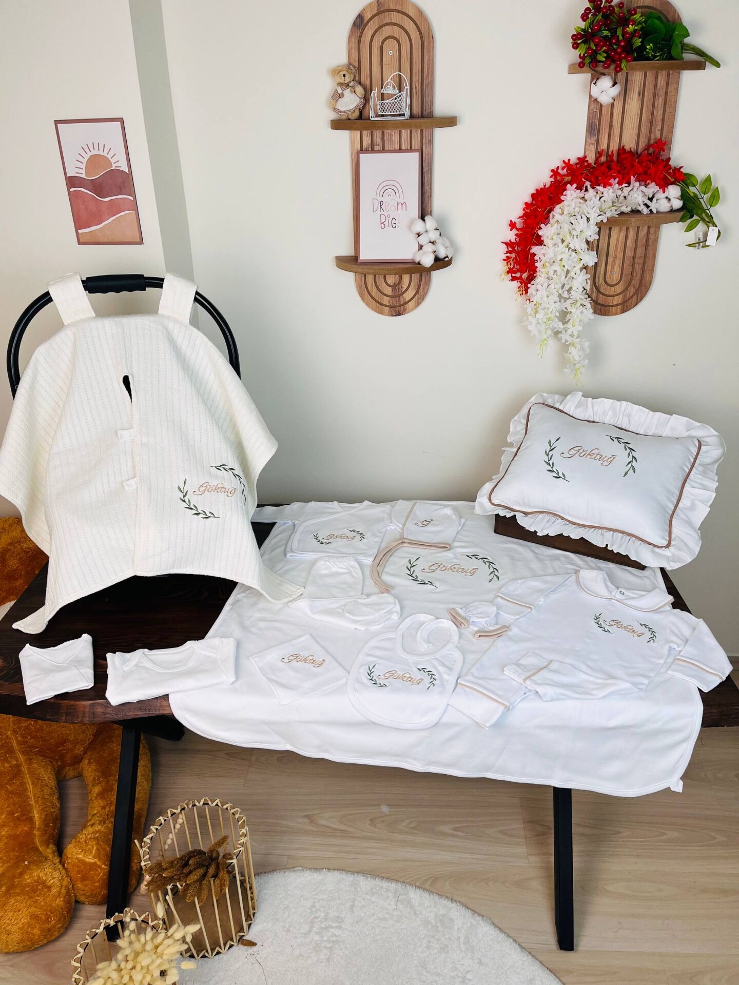 İsme Özel Desen Nakışlı Hastane Çıkış Seti Ve Puset Örtüsü