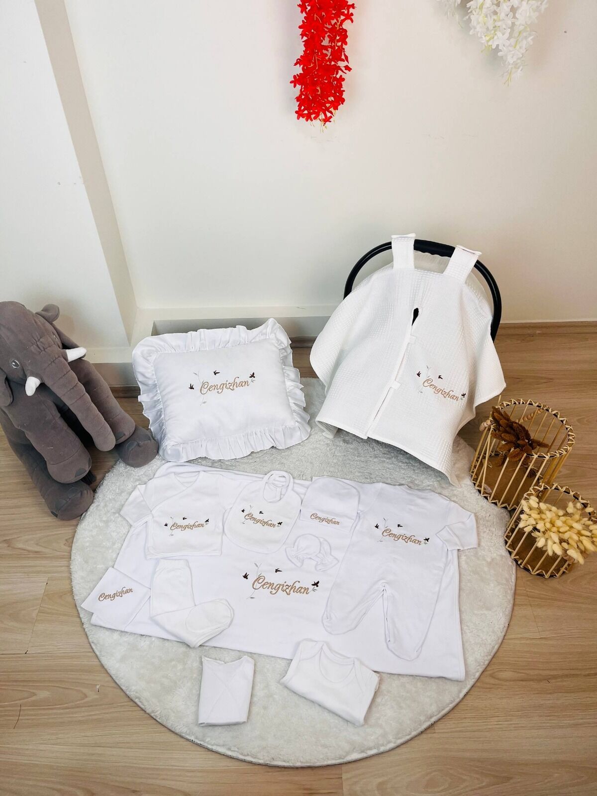 İsme Özel Desen Nakışlı Hastane Çıkış Seti Ve Puset Örtüsü