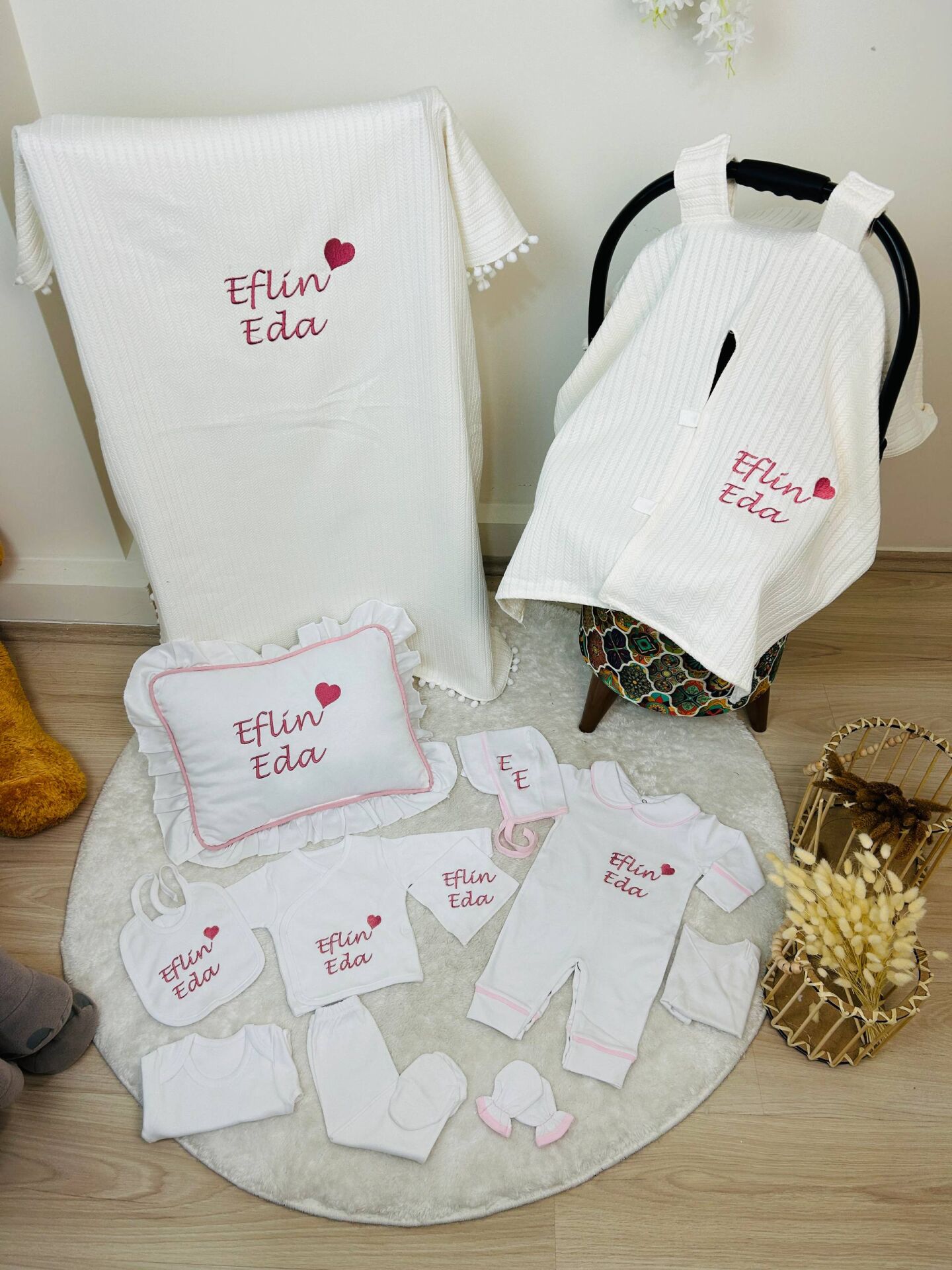 İsme Özel Desen Nakışlı Hastane Çıkış Seti Ve Puset Örtüsü