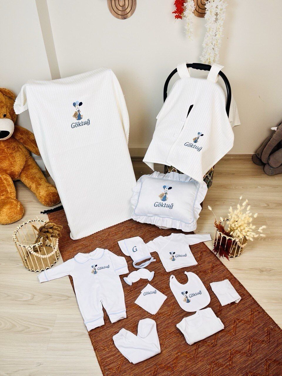 İsme Özel Ayıcık Desen Nakışlı Hastane Çıkış Seti Ve Puset Örtüsü