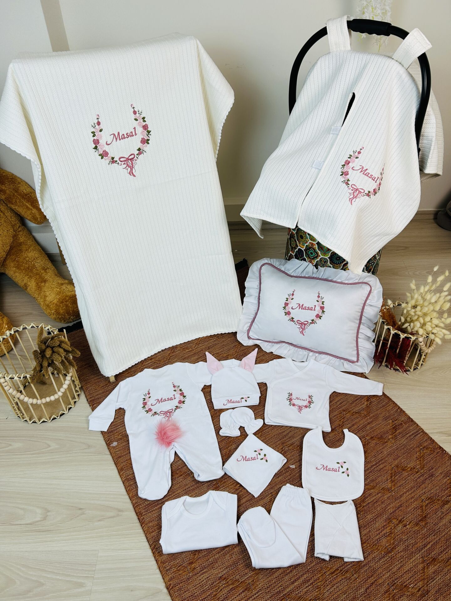 Çiçek Nakışlı Hastane Çıkış Seti Ve Puset Örtüsü %100 Pamuk