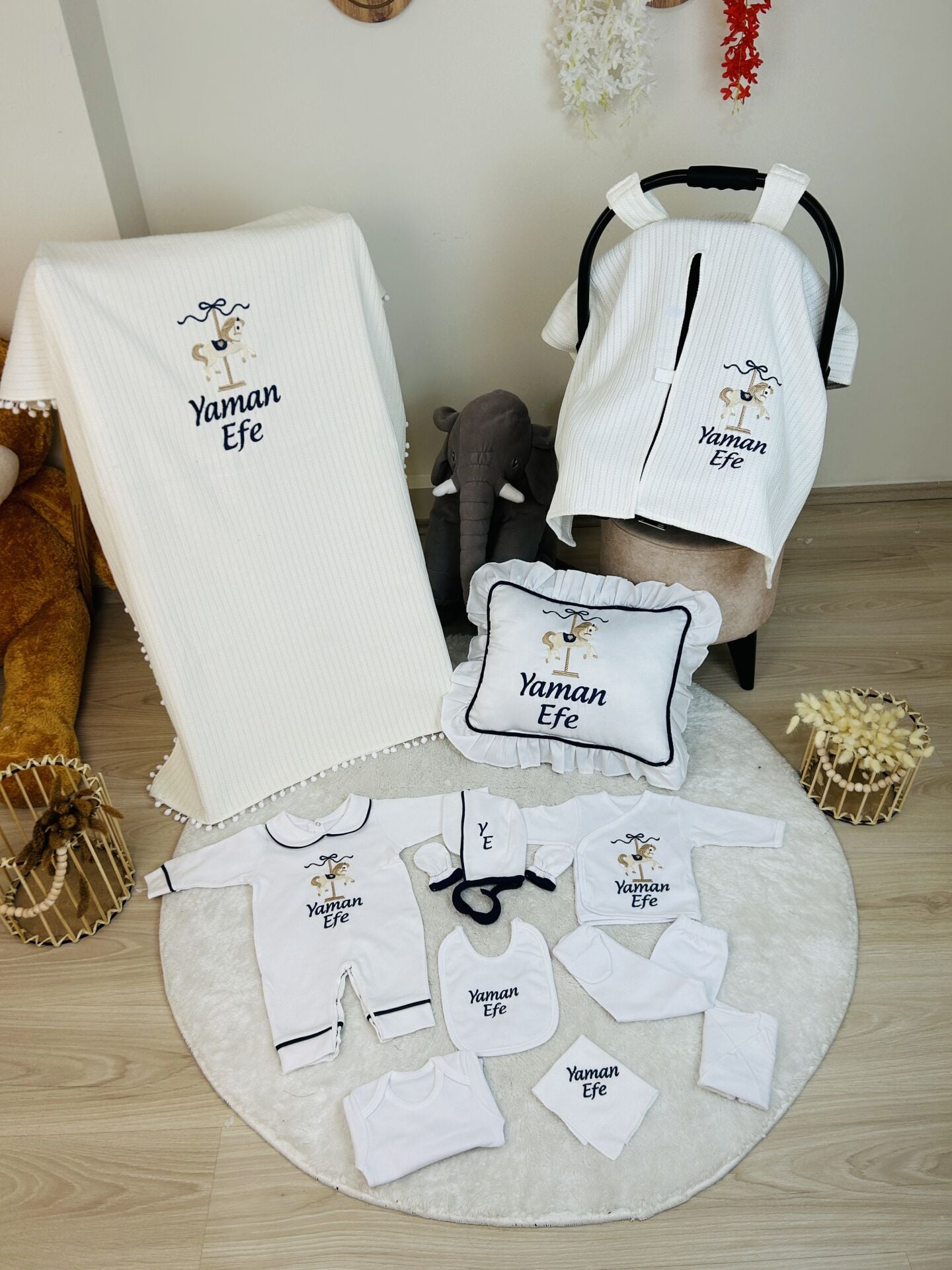 Atlı Karınca Konseptli Nakışlı Set 12 Parça