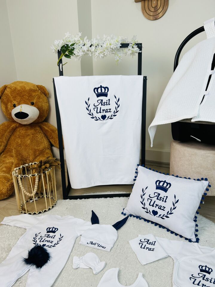 Royal Taç Çelenk Desenli Set